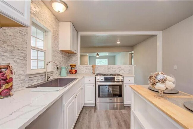 Foto del edificio - 4714 Nichols St