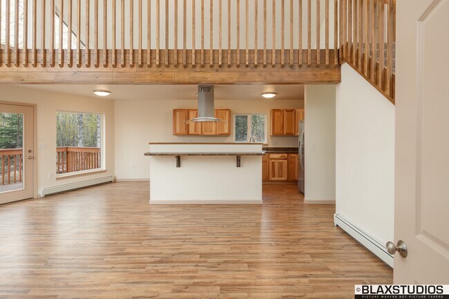 Building Photo - Gorgeous ProwFront Shows like NEW!