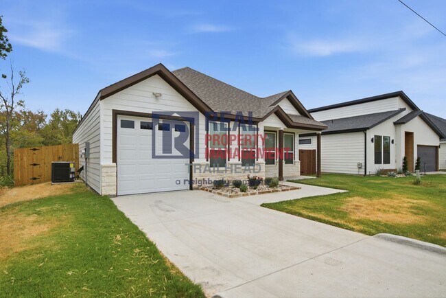 Building Photo - 5805 Barkridge Dr