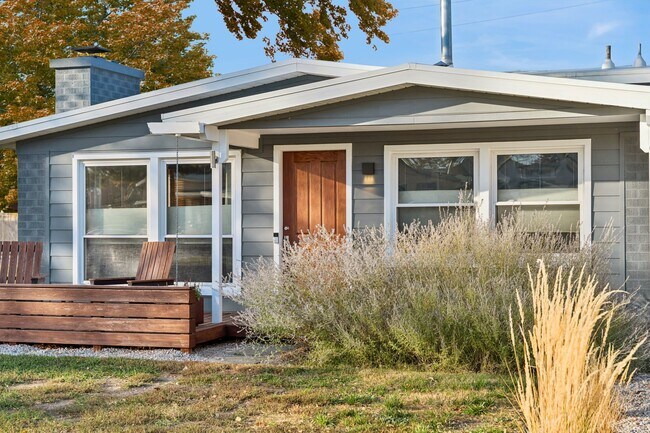 Foto del edificio - 1346 Phillips Ln