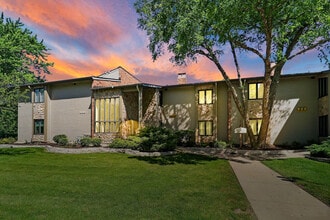 Building Photo - 31 Abbey Villa Cir