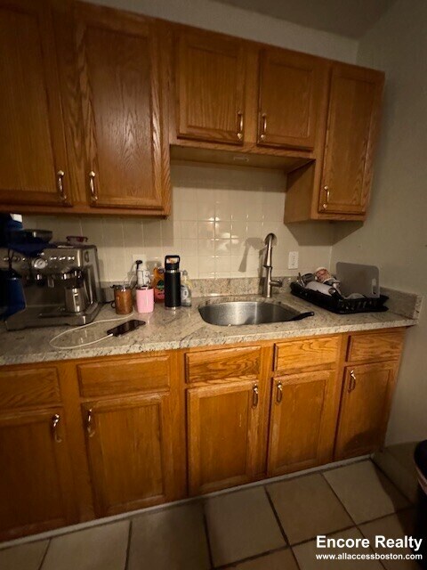 Building Photo - 121 Brook St