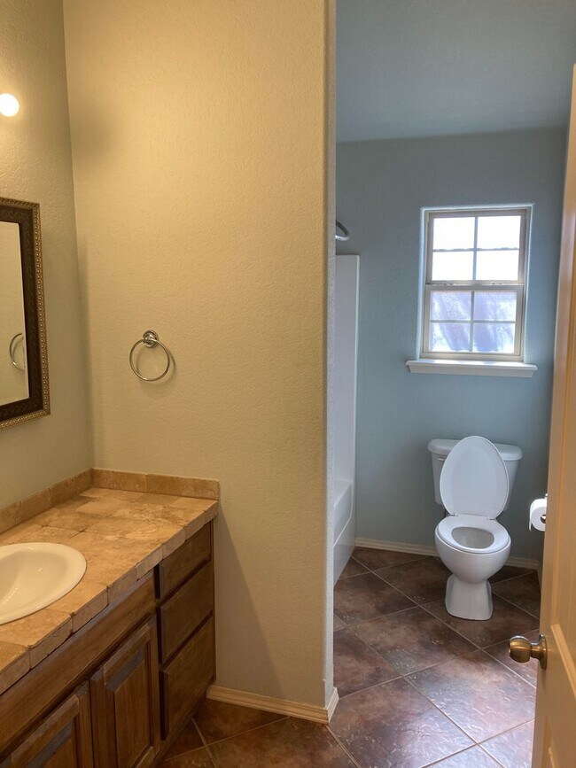 Foto del edificio - Beautiful Three bedroom two bath home in S...
