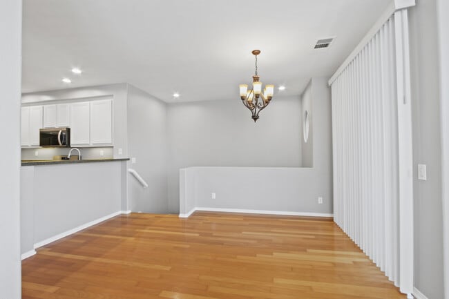 Foto del edificio - 7708 Hess Pl