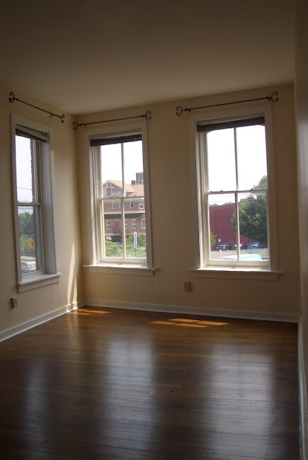 Building Photo - 137 Washington St