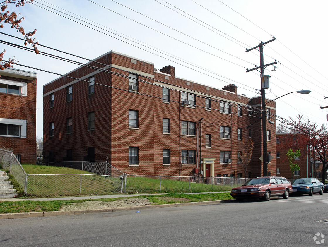 811 Barnaby St SE, Washington, DC 20032 - Apartments in Washington, DC ...