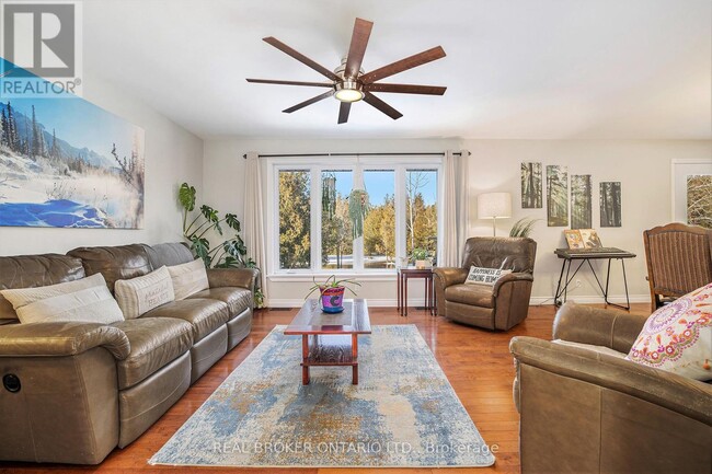 Building Photo - 281 Balmoral Dr