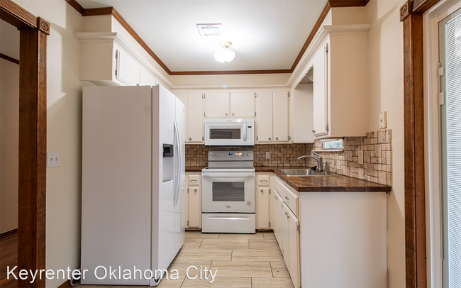 Foto del edificio - 3 br, 2 bath House - 1610 Eisenhower Rd