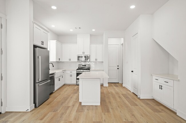 Building Photo - 3419 Tuam St