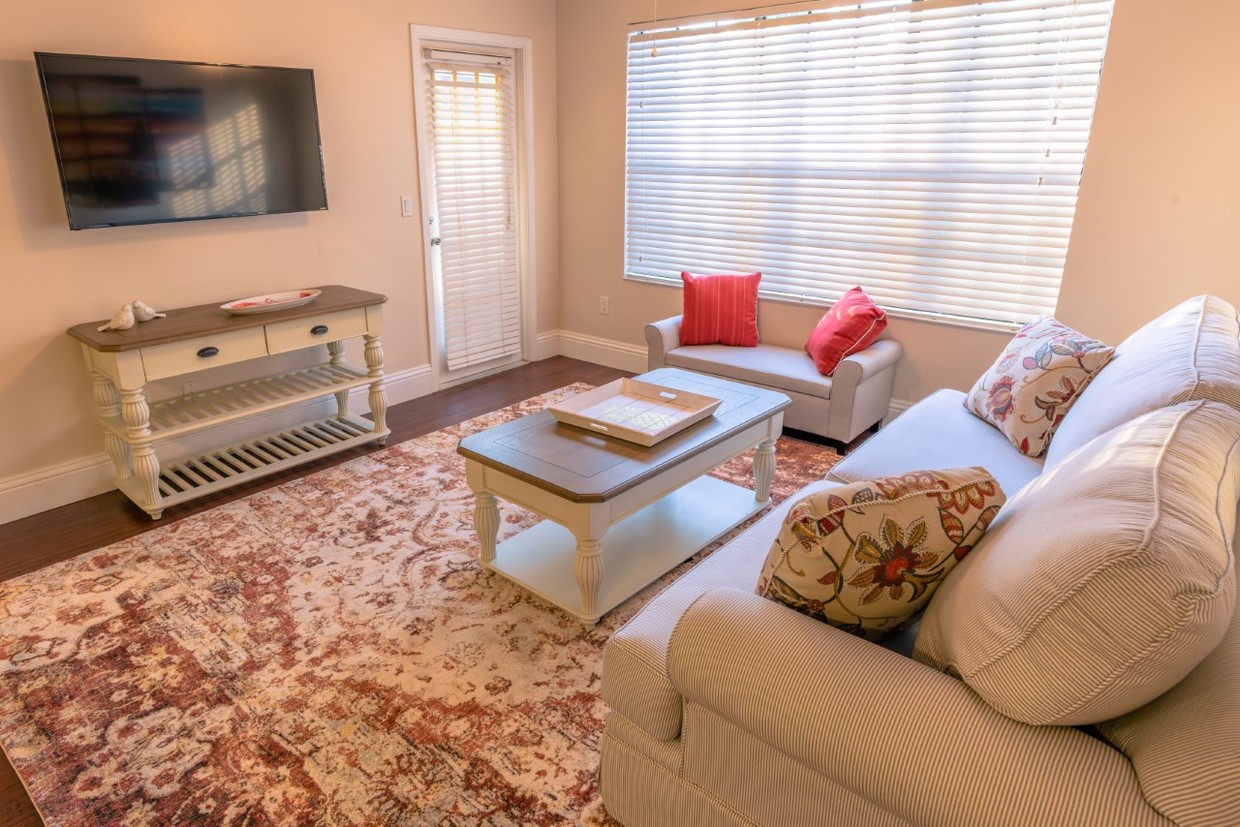 Foto principal - 7667 N Wickham Rd