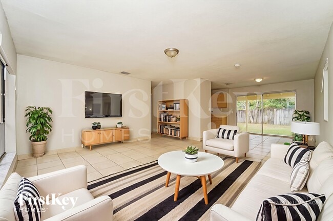 Foto del edificio - 1941 SW 38th Ave