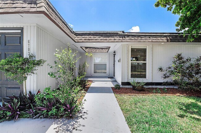 Foto del edificio - 6703 Brookwood Blvd