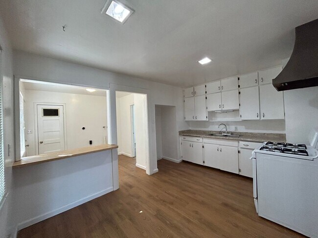 Foto del edificio - 1937 B Street, Oroville - PRICE DROP!!