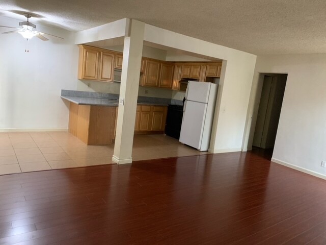 Foto del edificio - 212 Monterey Rd
