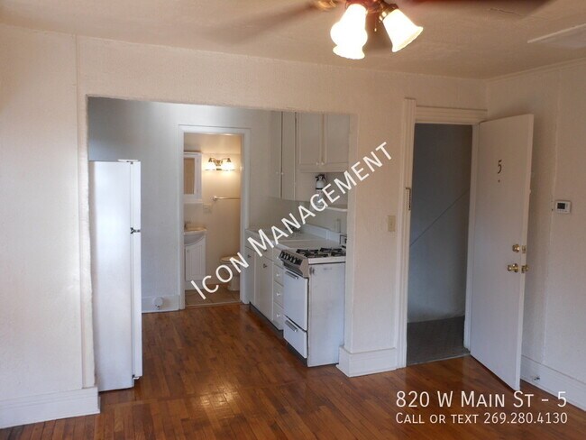 Foto del edificio - 820 W Main St