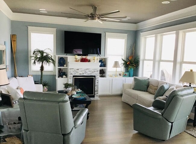 Building Photo - FURNISHED BEACH HOME  WITH UNOBSTRUCTED VI...