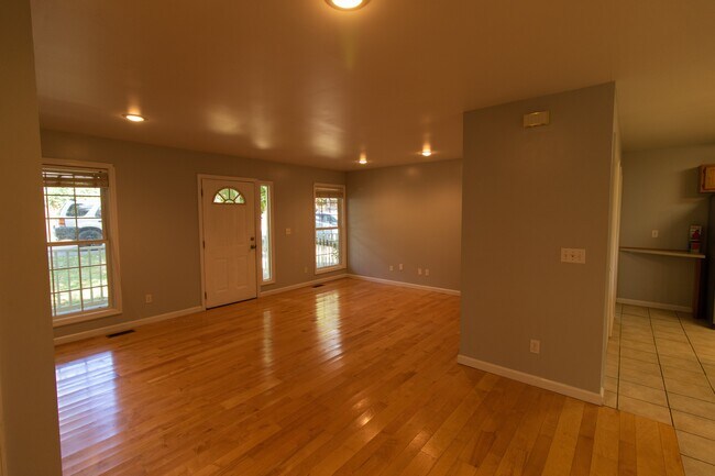 Building Photo - 45 Lilac St
