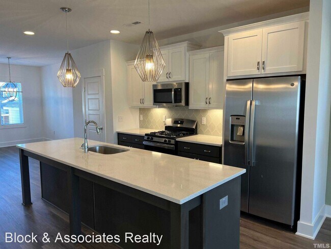 Foto del edificio - 3 br, 2.5 bath House - 672 Vine Parkway