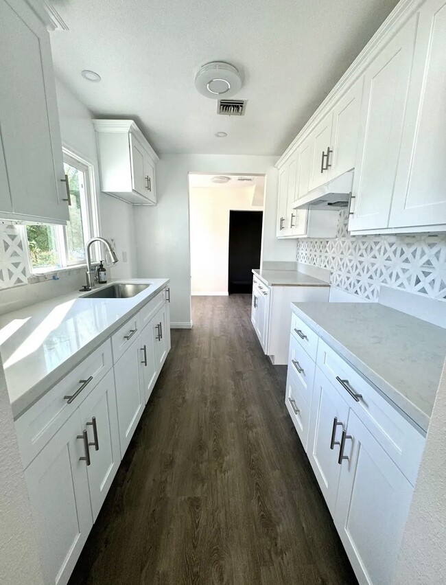 Foto del edificio - 7015 De Celis Pl