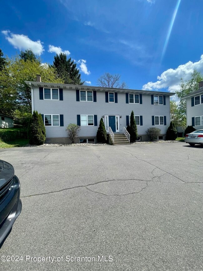 427 Smith St, Dunmore, PA 18512 Room for Rent in Dunmore, PA