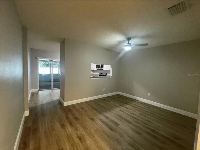 Foto del edificio - 2031 Fluorshire Dr