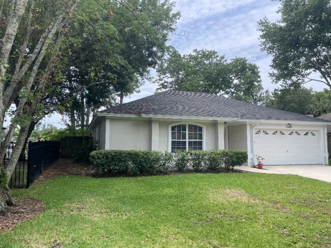 Foto del edificio - 3706 Sanctuary Way N