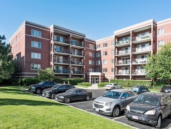 Foto del edificio - 6400 W Berteau Ave