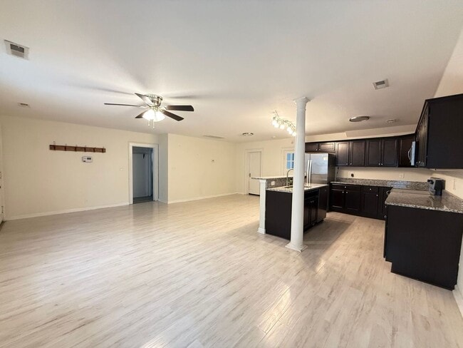 Building Photo - 3BR Home with Elizabeth River Views & Spacious Parking