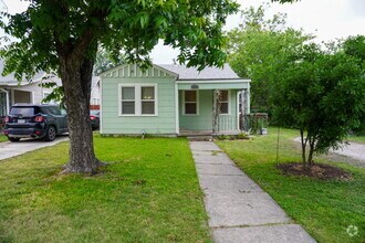 Building Photo - 1723 W Kings Hwy