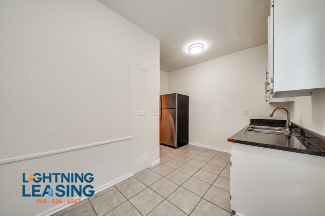 Building Photo - 923 S Bonnie Brae St