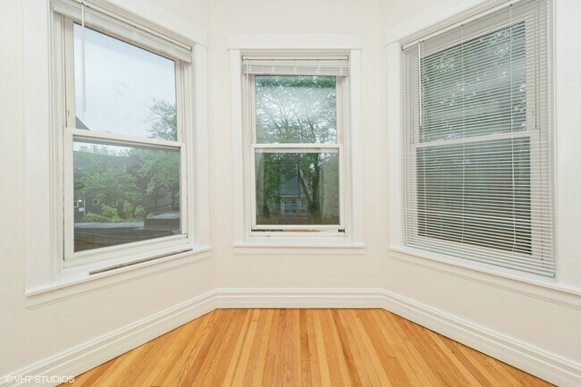 Foto del edificio - 3256 N Lakewood Ave