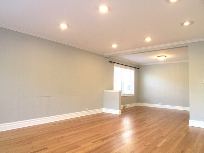 Foto del edificio - 4620 N Overhill Ave