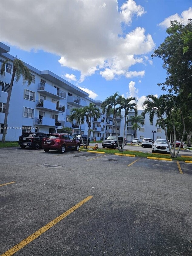 1221 SW 122nd Ave Unit 102, Miami, FL 33184 Condo for Rent in Miami