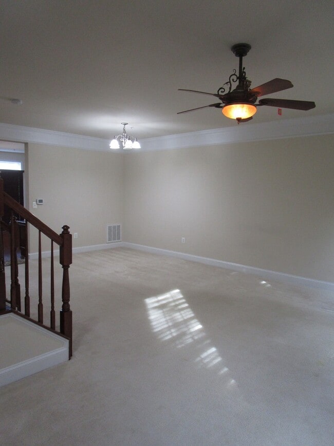 Building Photo - Gorgeous 4BR/3.5BA Townhouse in Ellicott C...