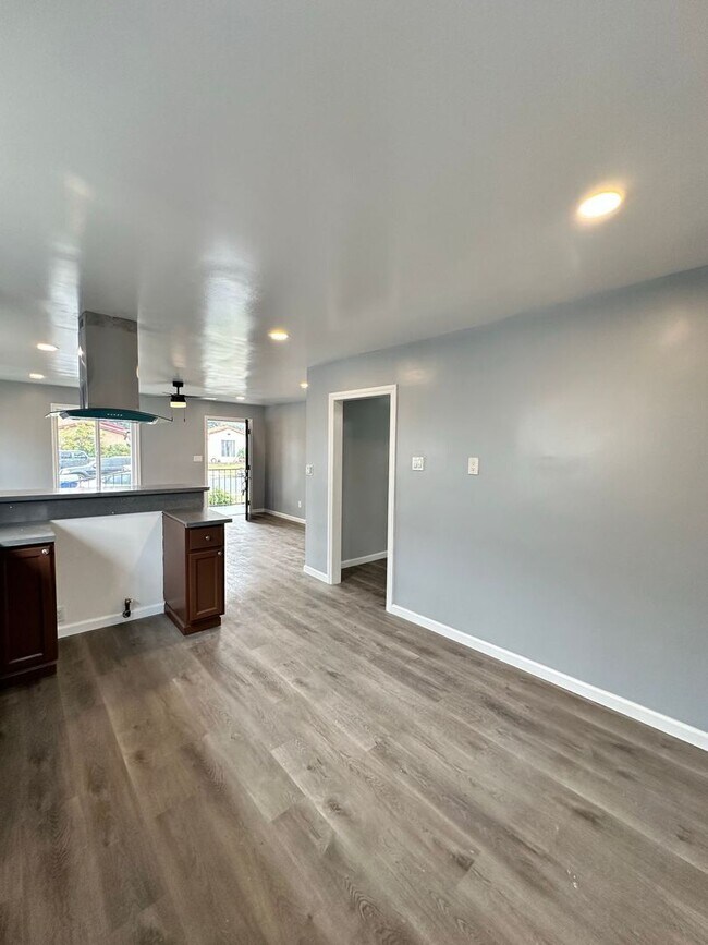 Foto del edificio - South Gate 2 Bed 1 Bath Gorgeous Home - Hu...