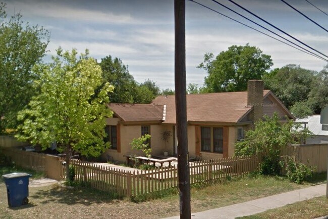 Building Photo - 2400 Forest Ave