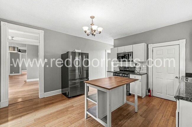 Building Photo - 2037 Bellefontaine St