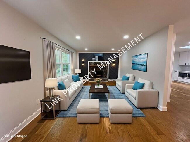 Foto del edificio - Sophisticated Tri-Level Home in Stuart Heights — Modern Comfort & Timeless Charming 4 bedroom 3 b...