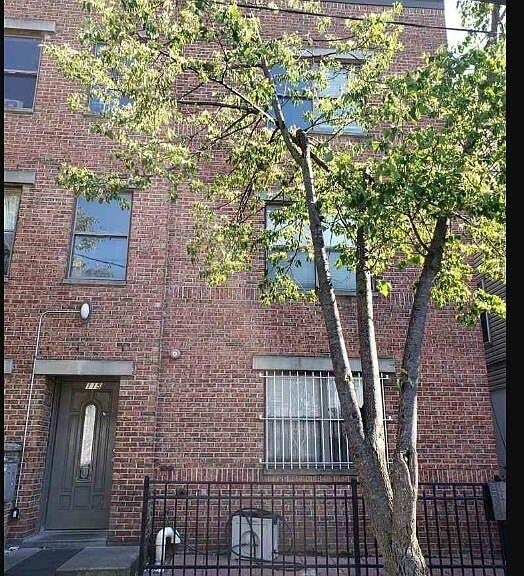 Primary Photo - 115 Logan Ave