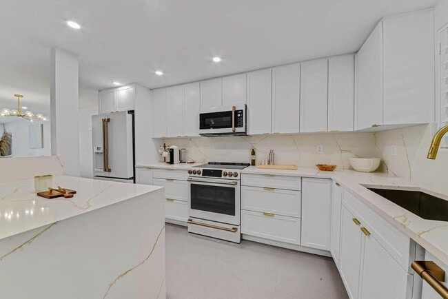 Building Photo - 765 Jeffery St