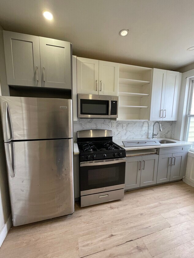 Primary Photo - 216 Claremont Ave