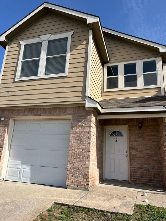 725 Claremont Pky, Marble Falls, TX 78654 Townhome Rentals in Marble