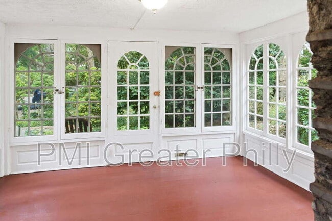 Photo - 7127 Lincoln Drive House