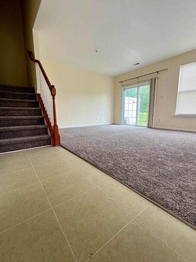 Foto del edificio - Stunning 3-Bedroom Townhome with Loft in W...