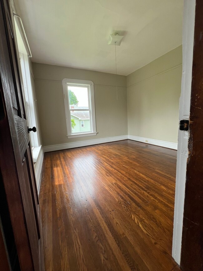 Building Photo - 118 E Chemung Pl