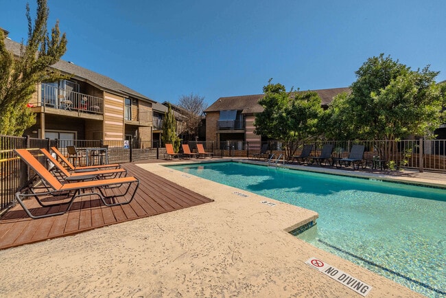 Building Photo - The Enclave