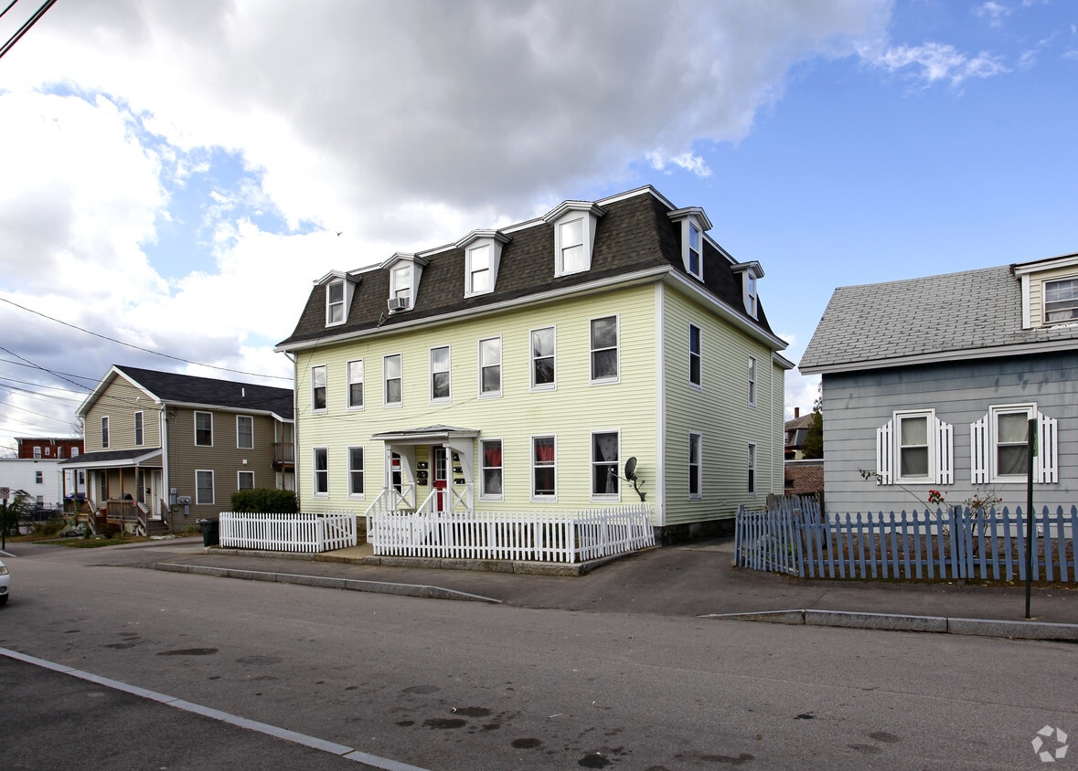 810 Dutton St, Manchester, NH 03104 Apartments in Manchester, NH