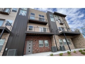 Building Photo - 16 W St Elmo Ave