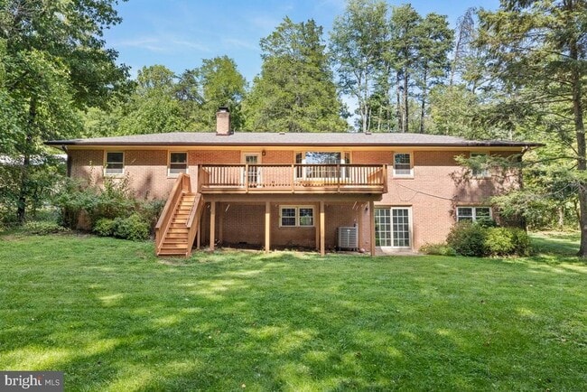Building Photo - 39225 Foxhill Rd