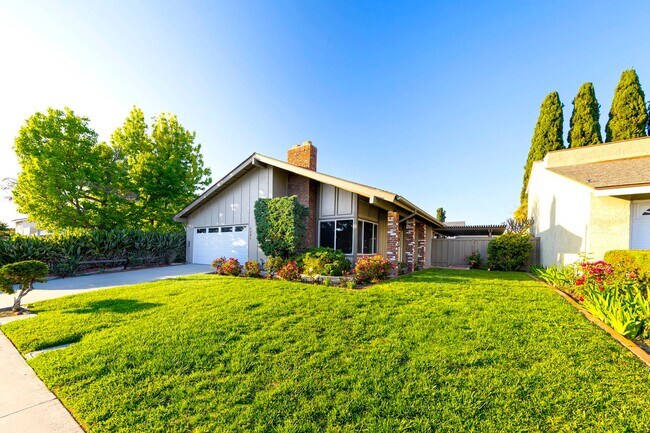 Foto del edificio - Charming 3-Bedroom Home in Quiet Irvine Ne...